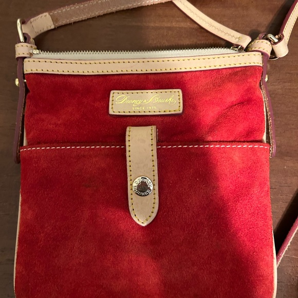 Dooney & Bourke red cross bag brand new - Picture 3 of 5